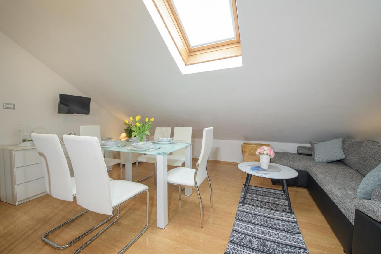 Apartmani Tena Selce Exterior photo